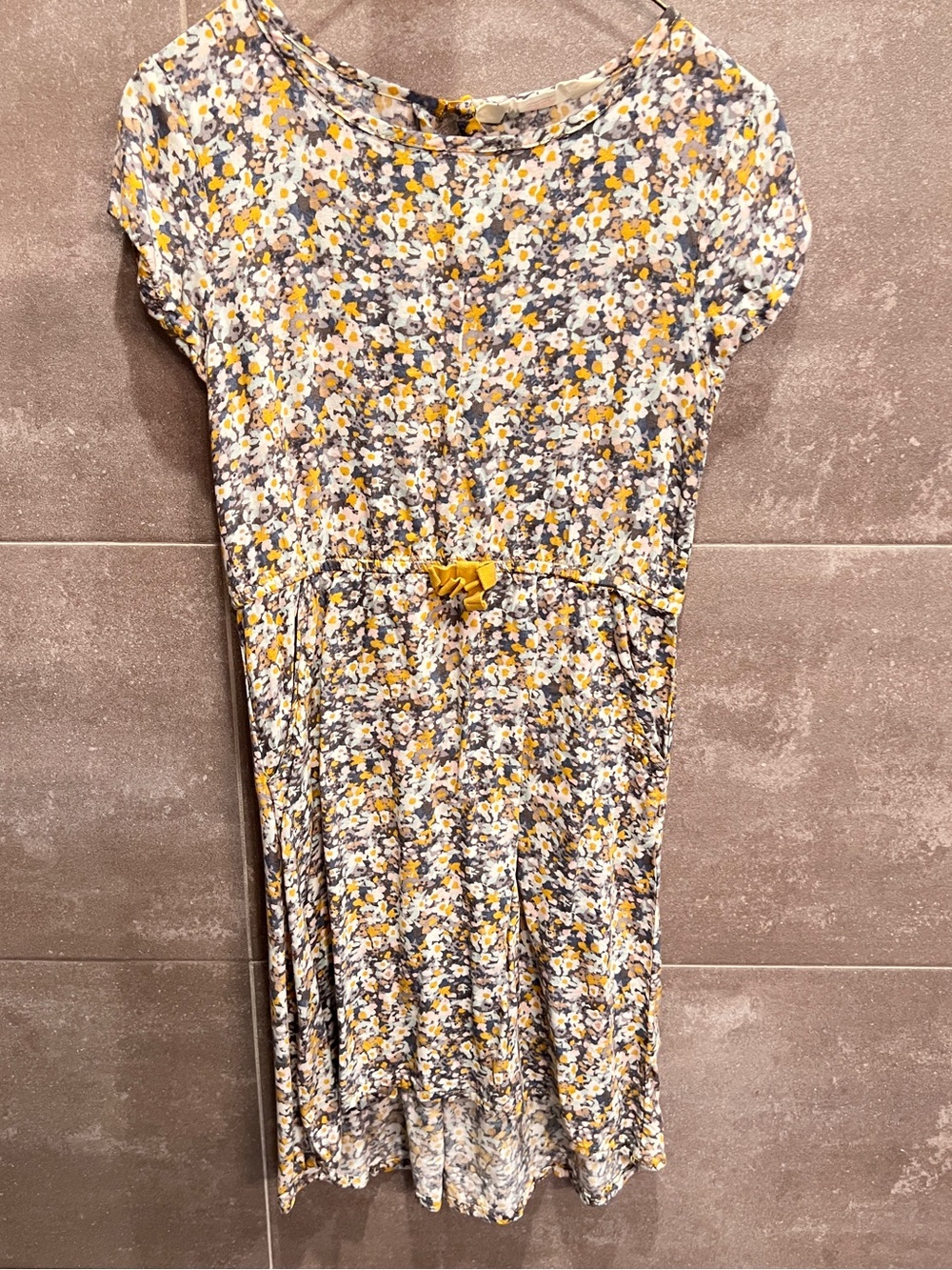 Floral Short-Sleeve Dress in Yellow and Gray